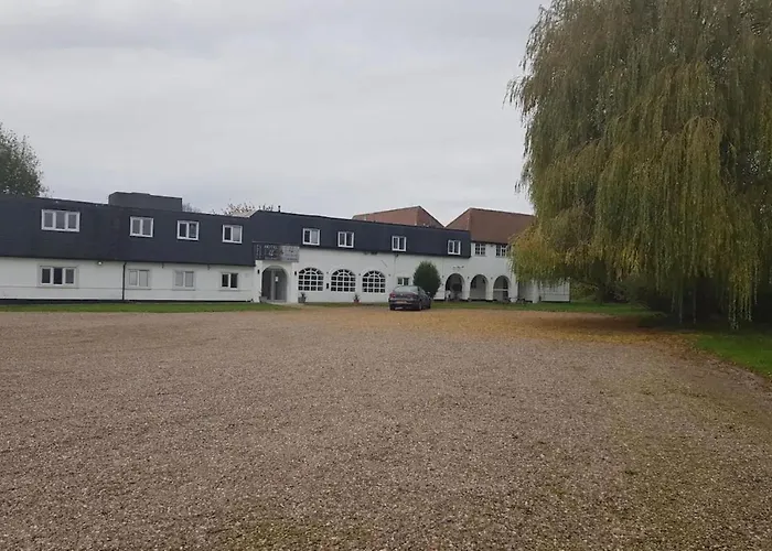 Oyo Belvoir Hotel